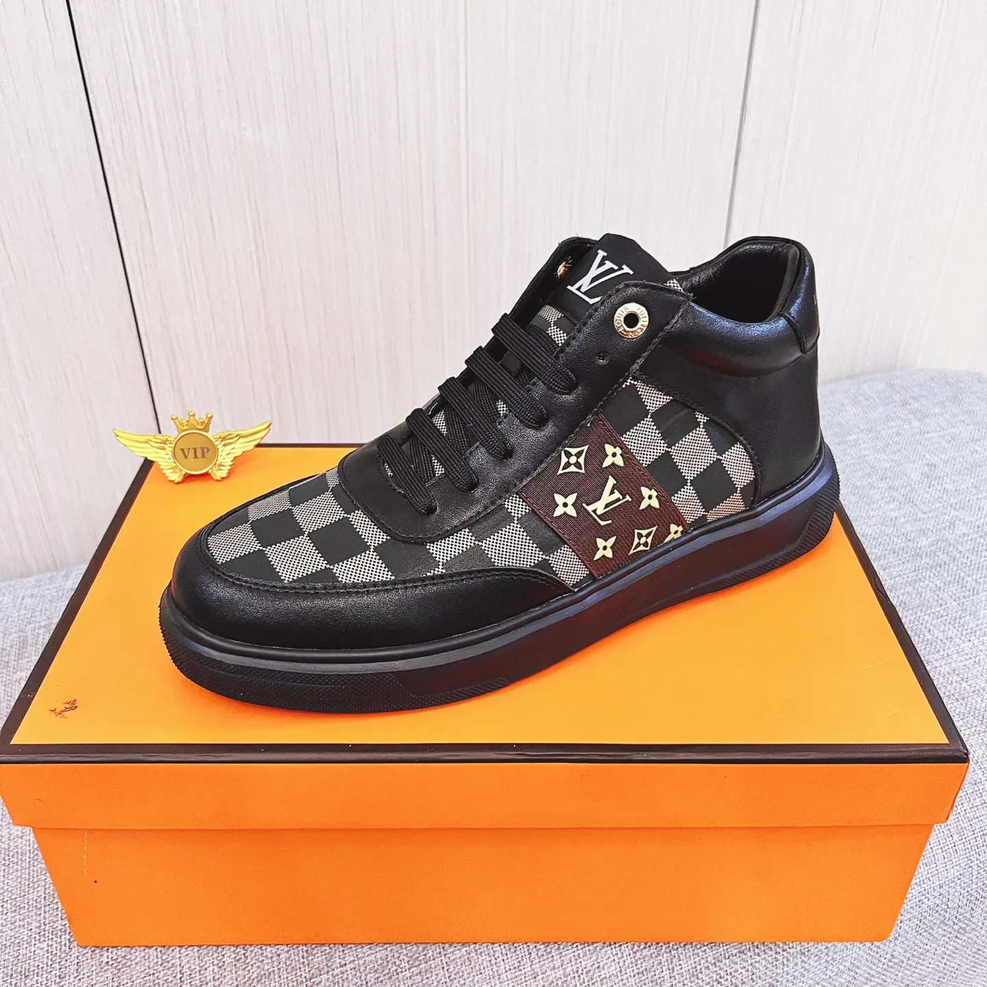 Men's shoes 💰 440 men's shoes 💰 [ LV ] 🔥 Louis Vuitton, high-end men's shoes brand official website 1:1 latest masterpiece: uppers are made of Italian imported first-layer cowhide with comfortable and breathable lining ➕ original non-slip and wear-resistant outsole 🔥, making walking more convenient and comfortable! An exclusive new model, a stunning work, a beautiful 1:1 replica [color] compared to the official quality! Create a fashionable personality to set off your uniqueness! A must-have for trendy men! Classic 🔥Size: 38-44 Color: 🔥 2⃣️colors available🔥.